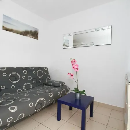 T1 Avec Grande Terrasse, Climatise, Proche Des Thermes, Equipe Lave-vaisselle Et Lave-linge - Fr-1-553-43 דירה
