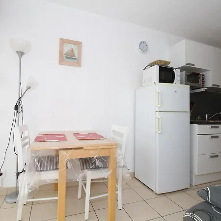 T1 Avec Grande Terrasse, Climatise, Proche Des Thermes, Equipe Lave-vaisselle Et Lave-linge - Fr-1-553-43 Apartment *