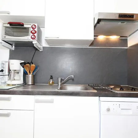 Apartment T1 Avec Grande Terrasse, Climatise, Proche Des Thermes, Equipe Lave-vaisselle Et Lave-linge - Fr-1-553-43