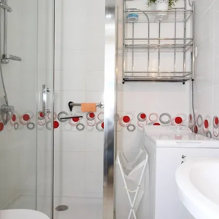 T1 Avec Grande Terrasse, Climatise, Proche Des Thermes, Equipe Lave-vaisselle Et Lave-linge - Fr-1-553-43 דירה